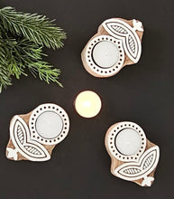 Load image into Gallery viewer, Flower With Leaf Block Tealight