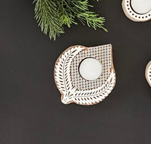 Load image into Gallery viewer, Leaf Wooden Block Tealight