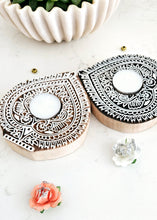 Load image into Gallery viewer, Pan Block Tea Light