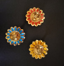 Load image into Gallery viewer, Sunflower Shaped Diyas