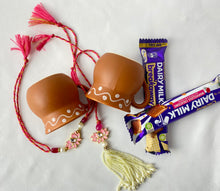 Load image into Gallery viewer, Rakhi Hamper with Earthen Tea Cups

