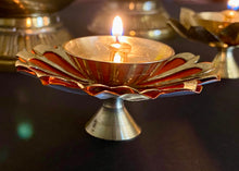 Load image into Gallery viewer, Sunflower Shaped Diyas
